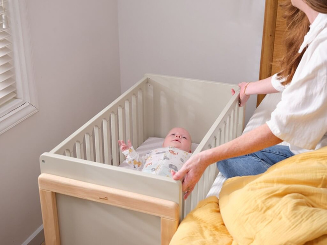 Łóżeczko drewniane dostawne 4w1 dostawka sofa biurko HATO + materac GEUTHER