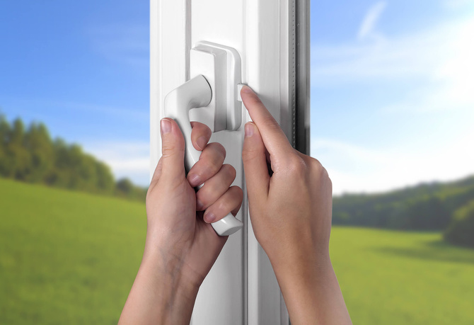 Zabezpieczenie okna drzwi balkonowych REER +klamka 3szt