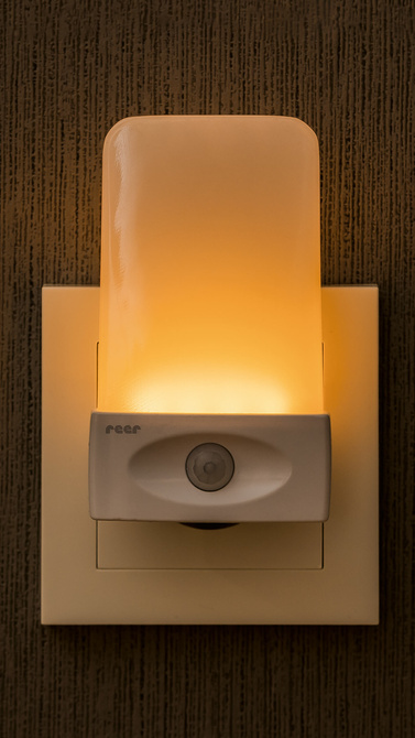 Lampka nocna led czujnik zmierzchu ruchu REER